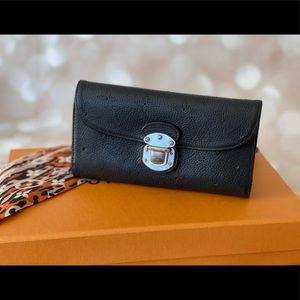 🖤🤍Louis Vuitton Mahina Portefeuille Amelia Leather Trifold Long Wallet